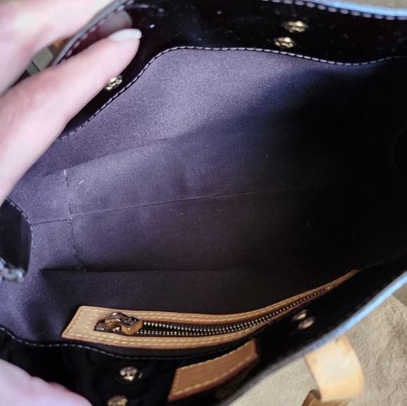 Louis Vuitton Reade PM Vernis Amarante - Picture 11 of 14